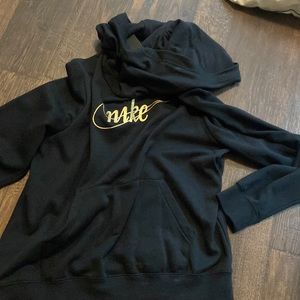 black nike sweatshirt